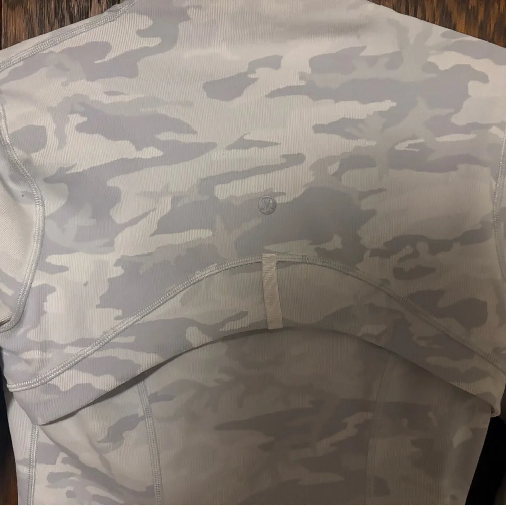 Lululemon Define jacket in Light Gray and white Camo pattern. - Picture 15 of 16